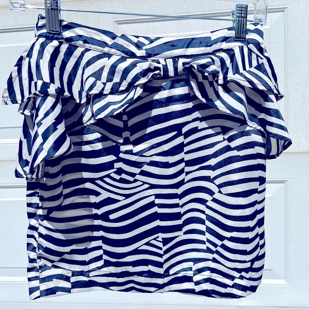 Abstract blue white print ruffle mini skirt size 4 💙